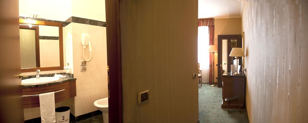 קסטרווילארי Hotel Jolly מראה חיצוני תמונה