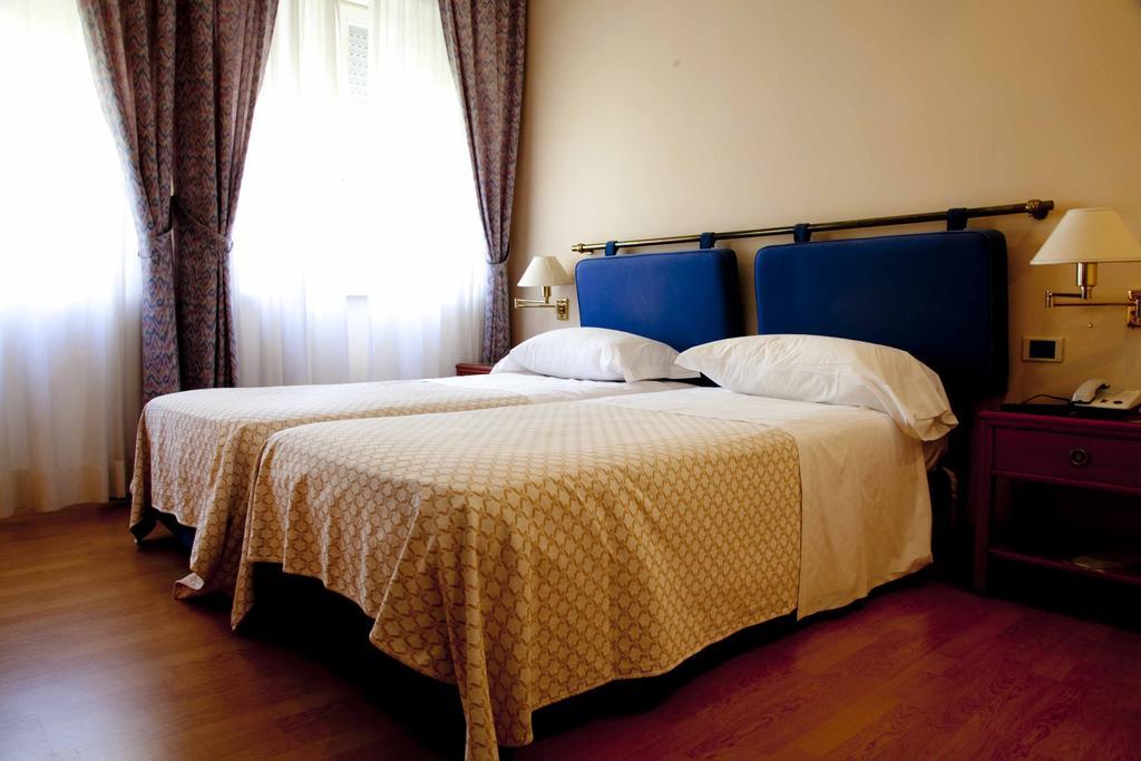 קסטרווילארי Hotel Jolly חדר תמונה