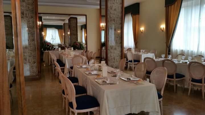 קסטרווילארי Hotel Jolly מראה חיצוני תמונה